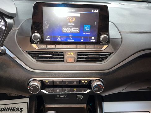 Used 2021 Nissan Altima 2.5 SV w/ SV Premium Package image 26