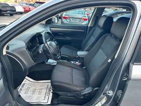 Used 2017 Mitsubishi Outlander SE image 10