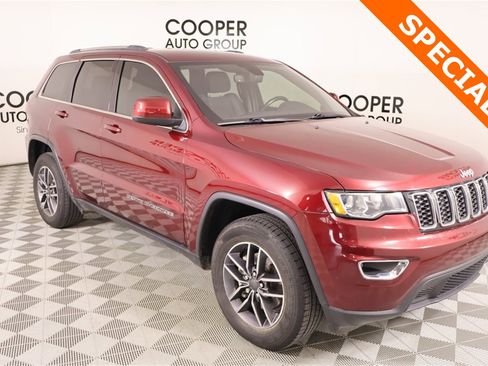 Used 2019 Jeep Grand Cherokee Laredo w/ 18" Wheel & 8.4" Radio Group image 1