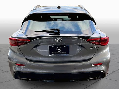 Used 2019 INFINITI QX30 w/ Navigation Package image 4