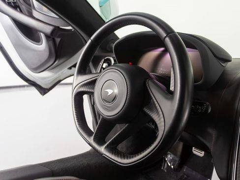 Used 2022 McLaren GT image 26