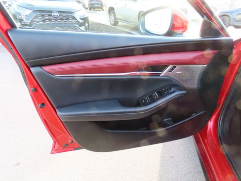 Used 2019 MAZDA MAZDA3 Hatchback w/ Premium Package image 20