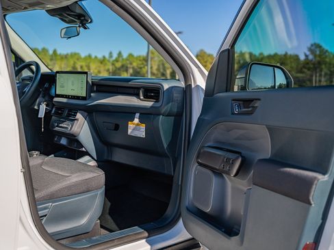 New 2025 Ford Maverick XL image 7