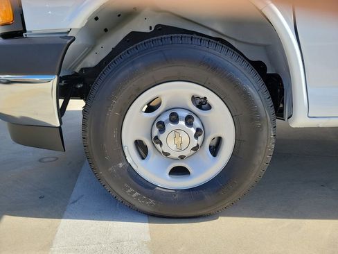 New 2026 Chevrolet Express 2500 w/ Communications Package RWD image 18