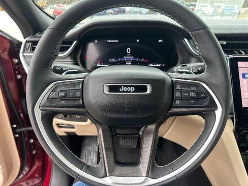 Used 2024 Jeep Grand Cherokee Limited AWD/4WD image 25