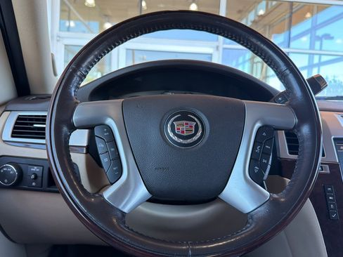 Used 2011 Cadillac Escalade ESV Premium AWD/4WD image 26