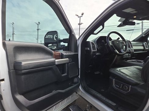 Used 2017 Ford F250 Platinum w/ Platinum Ultimate Package image 7