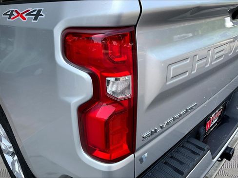 Used 2021 Chevrolet Silverado 1500 Custom AWD/4WD image 23