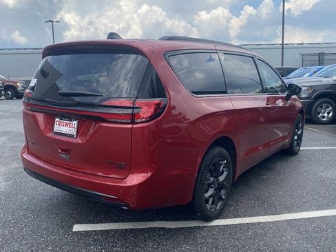 New 2026 Chrysler Pacifica Limited w/ S Appearance Package image 8