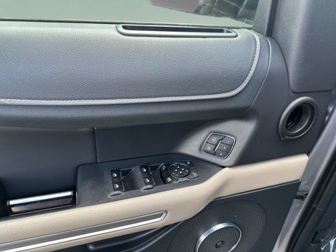 Used 2023 Ford Expedition Limited RWD image 15