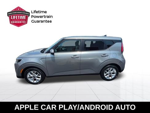 Used 2023 Kia Soul LX w/ LX Technology Package FWD image 2