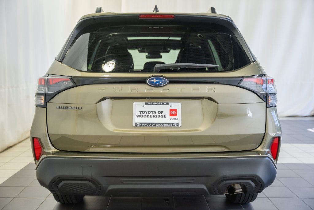 Used 2025 Subaru Forester Premium AWD/4WD image 5
