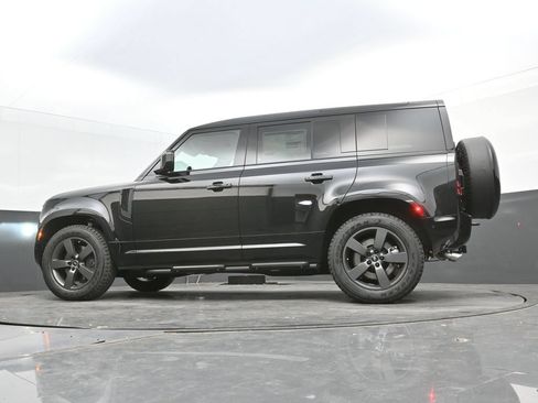Used 2025 Land Rover Defender 110 X-Dynamic SE AWD/4WD image 39
