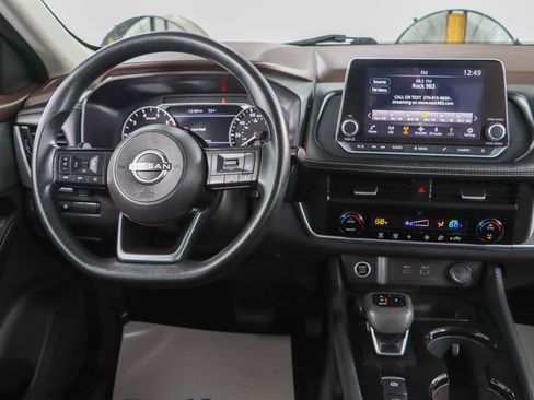 Used 2023 Nissan Rogue SV image 17