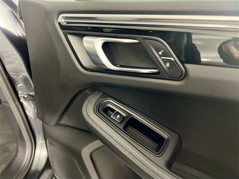 Used 2018 Porsche Macan Base image 29