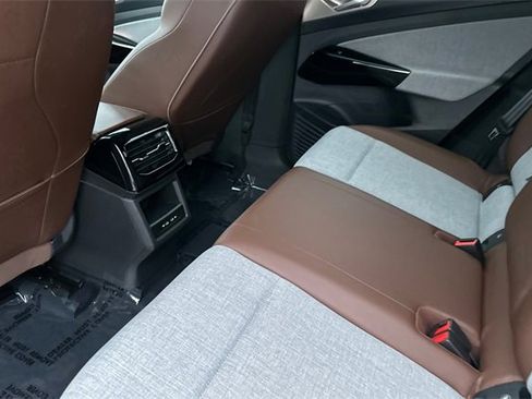 Used 2023 Volkswagen ID.4 Pro image 13