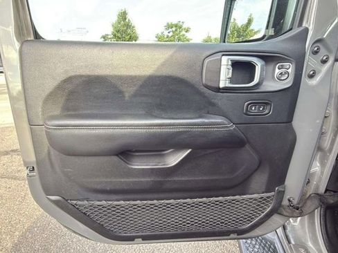 Used 2018 Jeep Wrangler Unlimited Sahara image 15