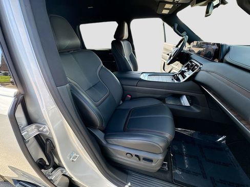 Used 2025 Nissan Armada SL w/ Captain's Chari Seat Package image 33