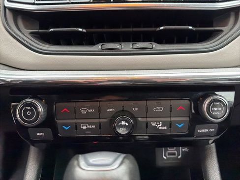 Used 2022 Jeep Compass Limited image 23