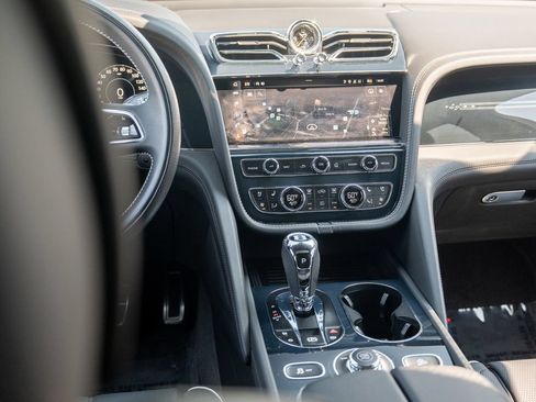 Used 2024 Bentley Bentayga Extended Wheelbase AWD/4WD image 22