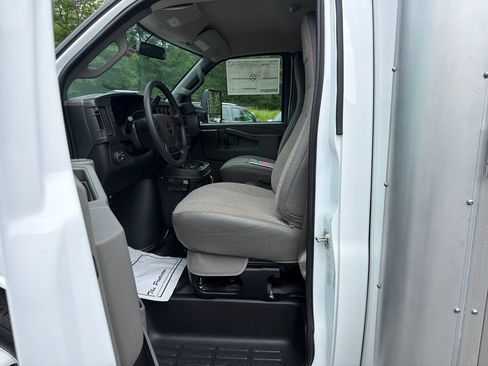 New 2026 GMC Savana 4500 w/ Power Convenience Package RWD image 10