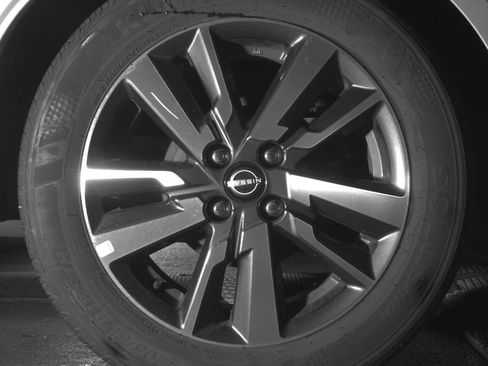 Used 2025 Nissan Versa SV FWD image 15