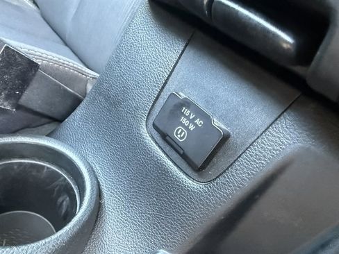 Used 2017 Jeep Wrangler Unlimited Sahara w/ Connectivity Group AWD/4WD image 19