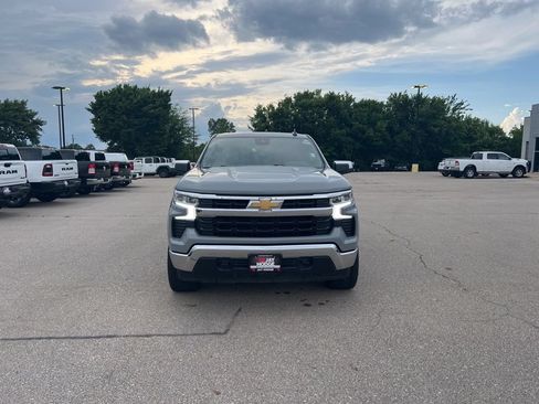 Used 2024 Chevrolet Silverado 1500 LT w/ Convenience Package II AWD/4WD image 2