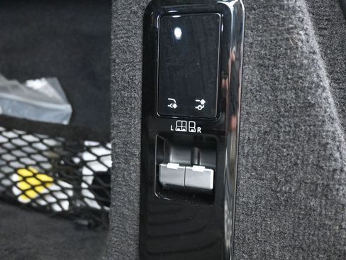 Used 2025 Land Rover Range Rover Sport Autobiography image 16