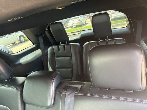 Used 2019 Ford Explorer XLT w/ Equipment Group 202A FWD image 13