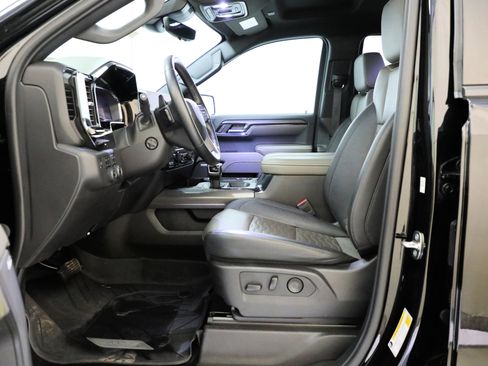 Used 2024 Chevrolet Silverado 1500 ZR2 w/ Technology Package image 8