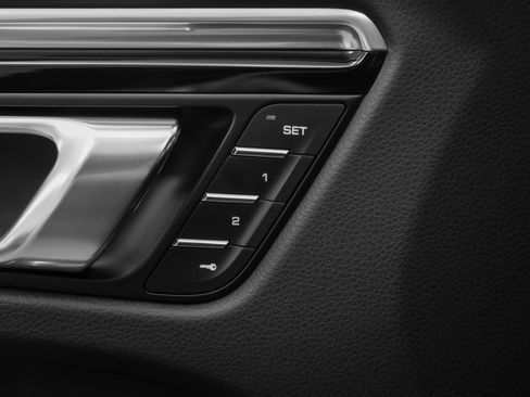 Used 2025 Porsche Macan image 21