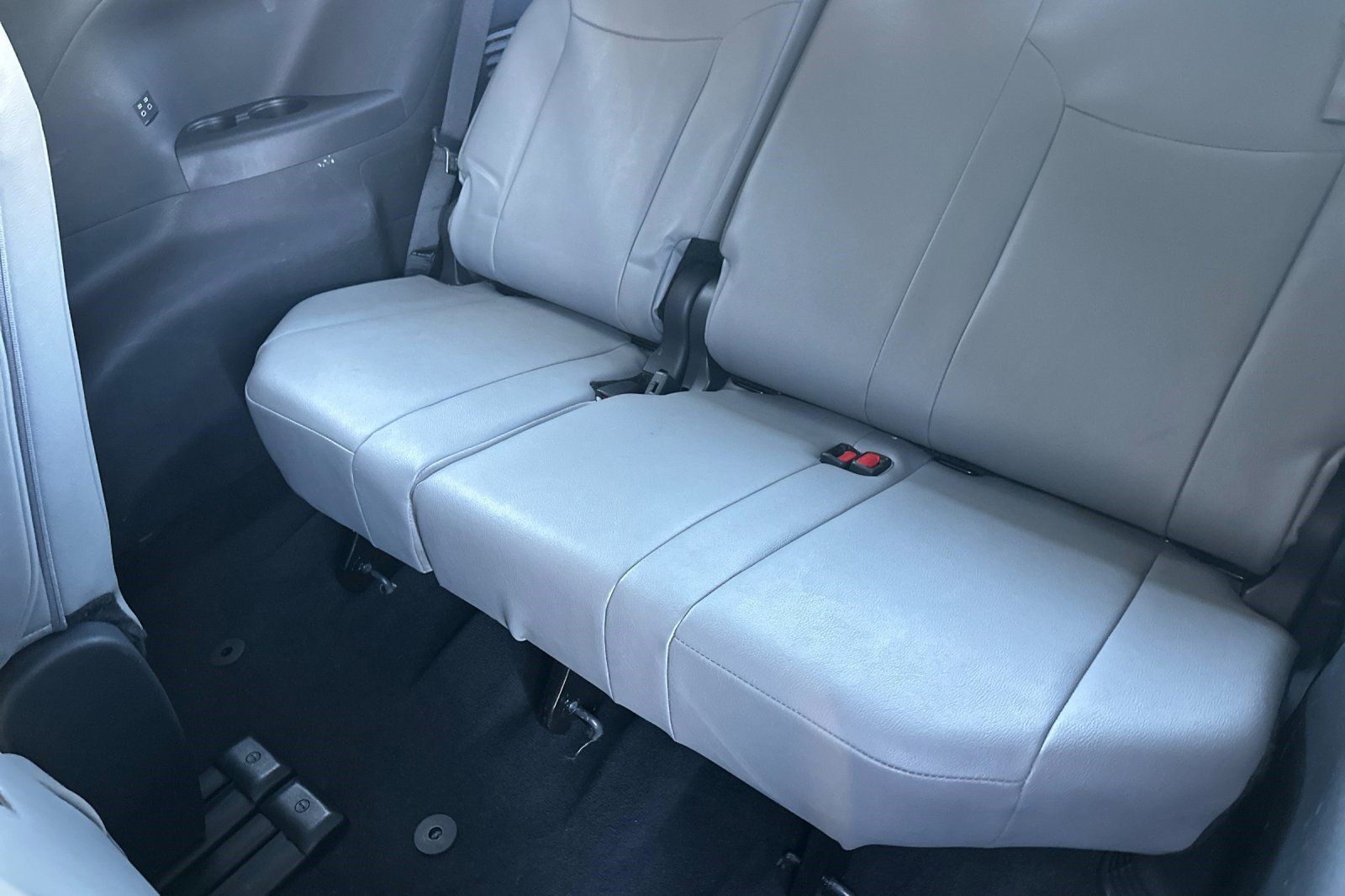 Used 2026 Toyota Sienna XLE FWD image 34