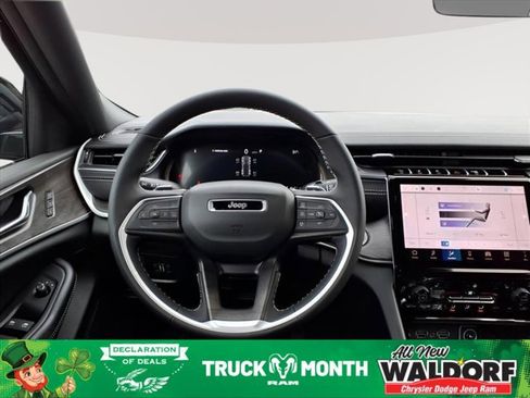 New 2025 Jeep Grand Cherokee Limited image 11