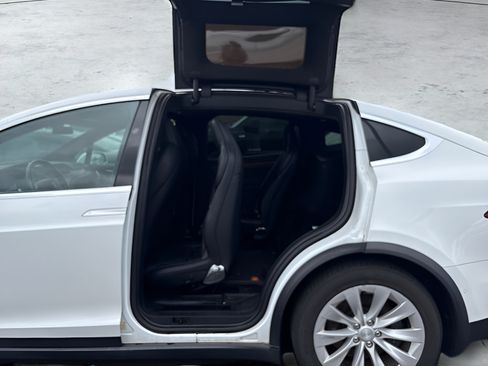 Used 2020 Tesla Model X Long Range AWD/4WD image 6