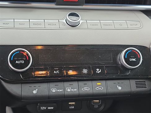 Certified 2022 Hyundai Elantra Limited image 23