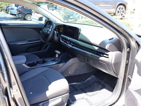 Used 2025 Kia K4 FWD image 27