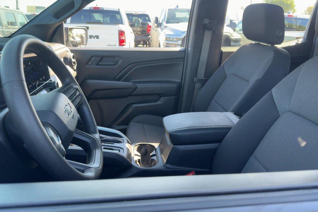 Used 2025 Chevrolet Colorado Trail Boss AWD/4WD image 11