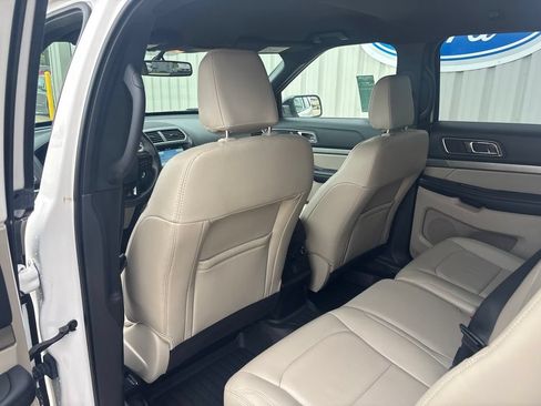 Used 2018 Ford Explorer XLT w/ Equipment Group 202A FWD image 24