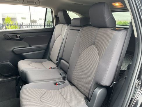 Used 2024 Toyota Highlander LE FWD image 26