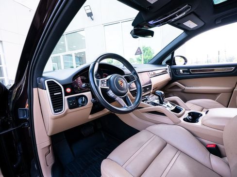 Used 2023 Porsche Cayenne Platinum Edition AWD/4WD image 28