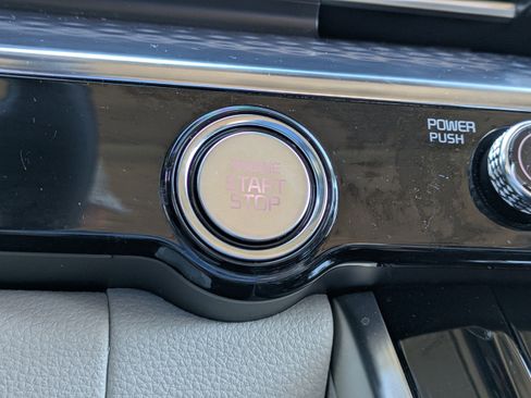 Used 2024 Kia Carnival SX Prestige image 31