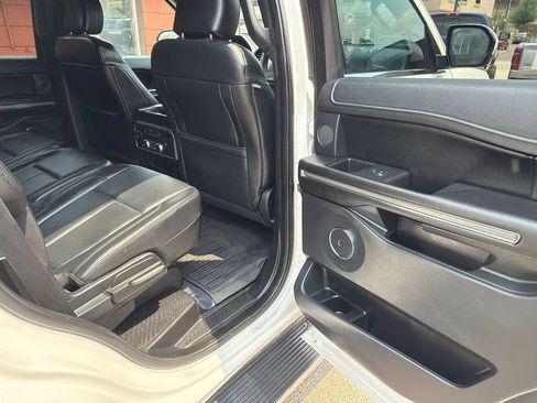 Used 2018 Ford Expedition XLT w/ Equipment Group 202A AWD/4WD image 18