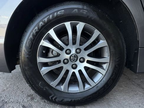 Used 2019 Toyota Sienna XLE w/ XLE Navigation Package FWD image 48