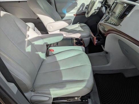 Used 2011 Toyota Sienna XLE w/ Premium Pkg image 23
