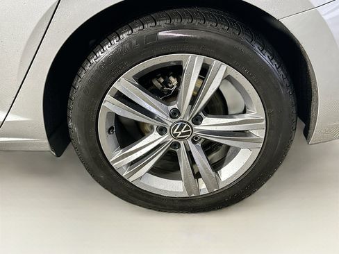 Used 2024 Volkswagen Jetta SE image 11