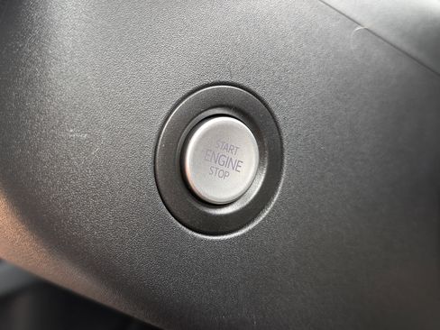 Used 2025 Volkswagen ID. Buzz Pro S RWD image 34