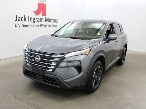 Certified 2024 Nissan Rogue SV AWD/4WD image 2