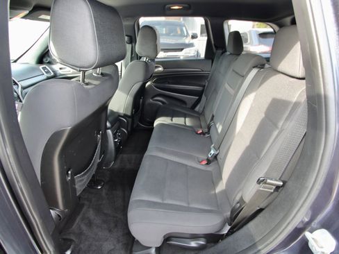 Used 2015 Jeep Grand Cherokee Laredo w/ Quick Order Package 23E image 15