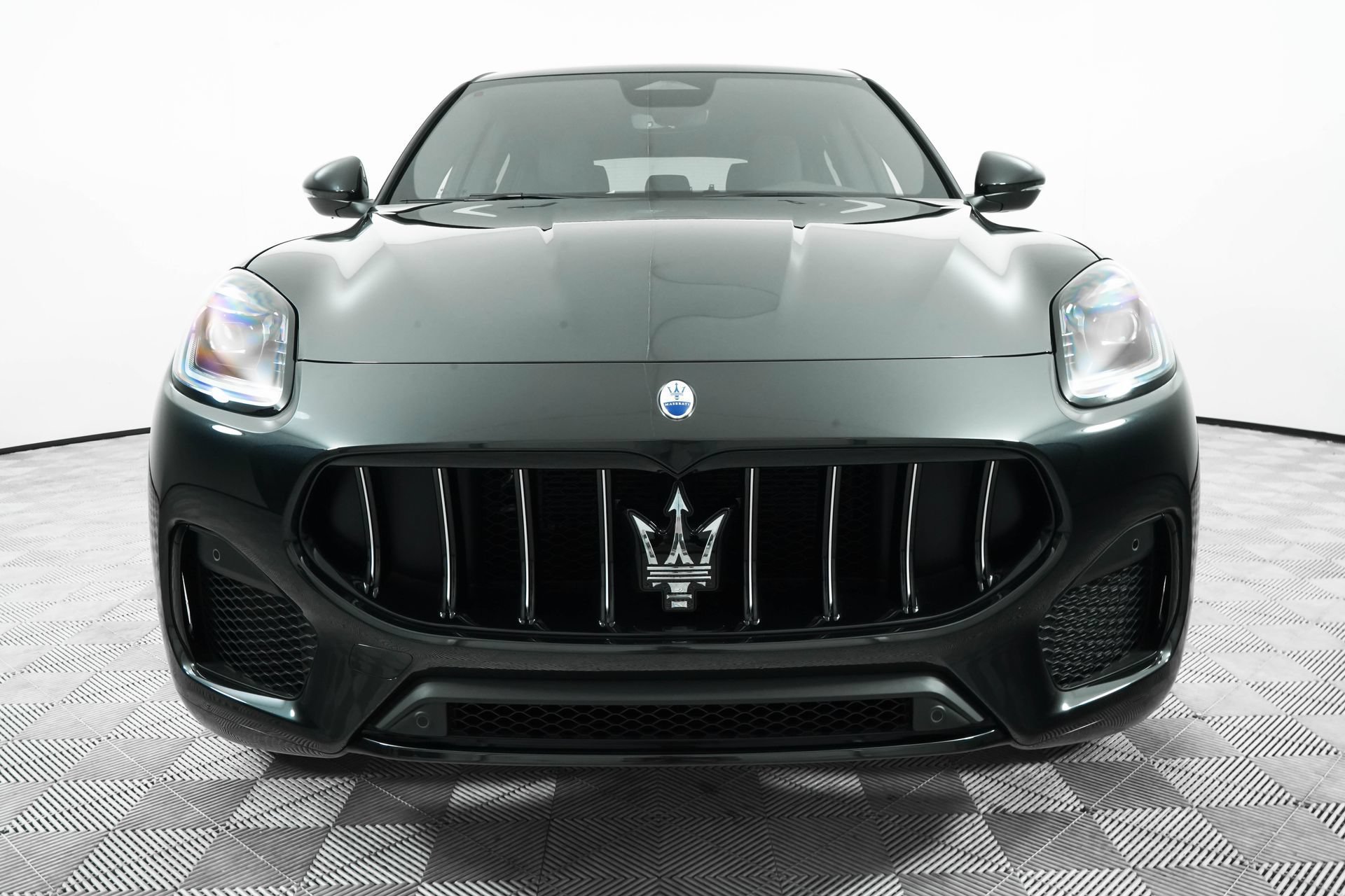 Used 2025 Maserati Grecale GT AWD/4WD image 2